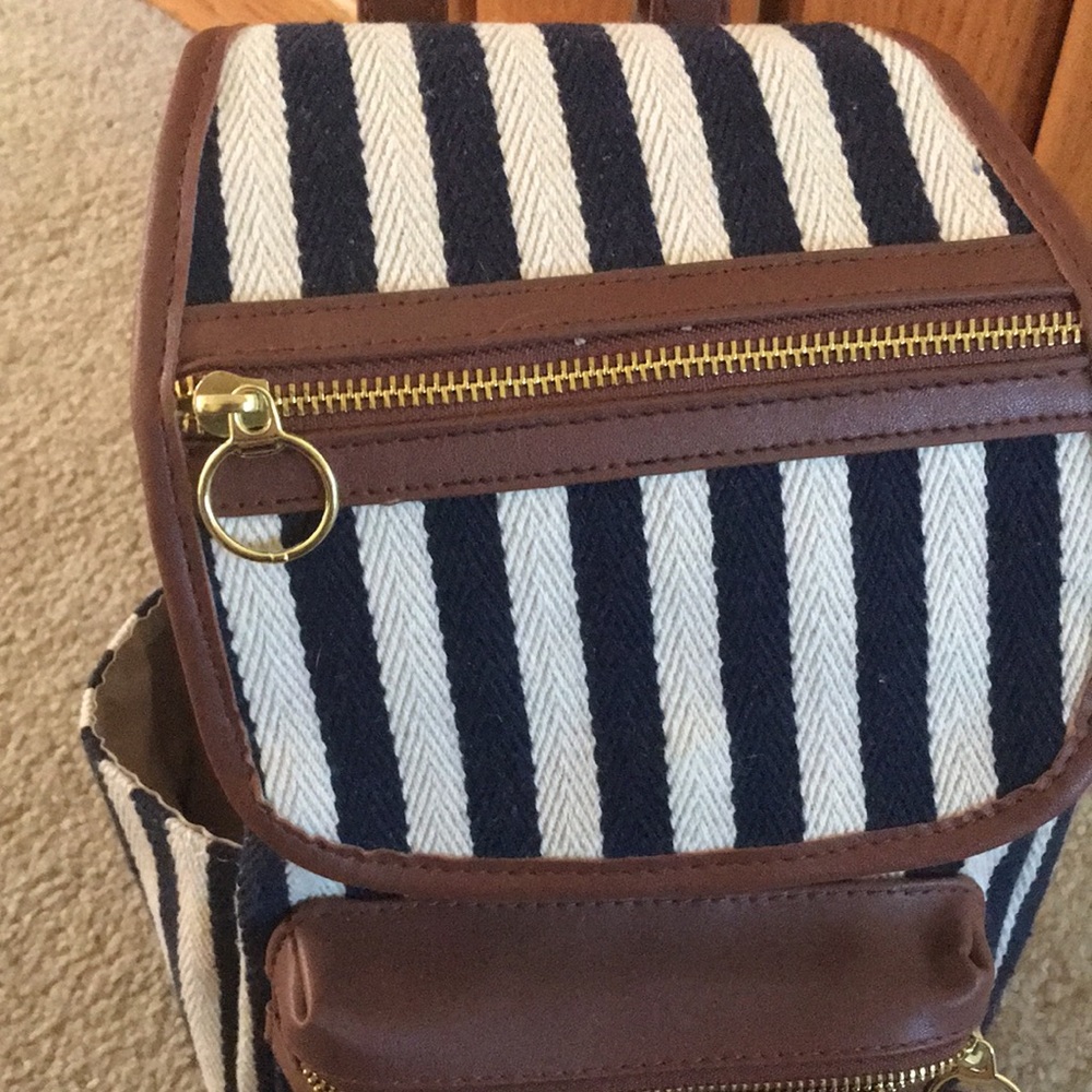 Backpack - Picture 6 of 12